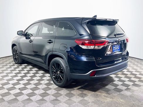 Used 2019 Toyota Highlander SE w/ Nightshade Edition AWD/4WD image 5