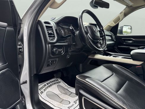 Used 2019 RAM 1500 Laramie AWD/4WD image 17