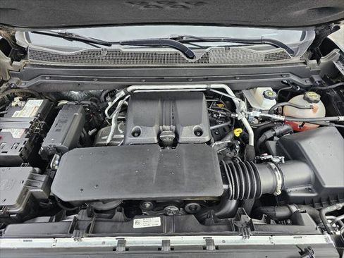 Used 2024 GMC Canyon Denali image 8