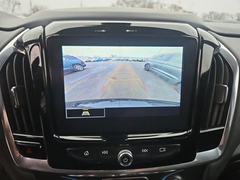Used 2023 Chevrolet Traverse LT image 21