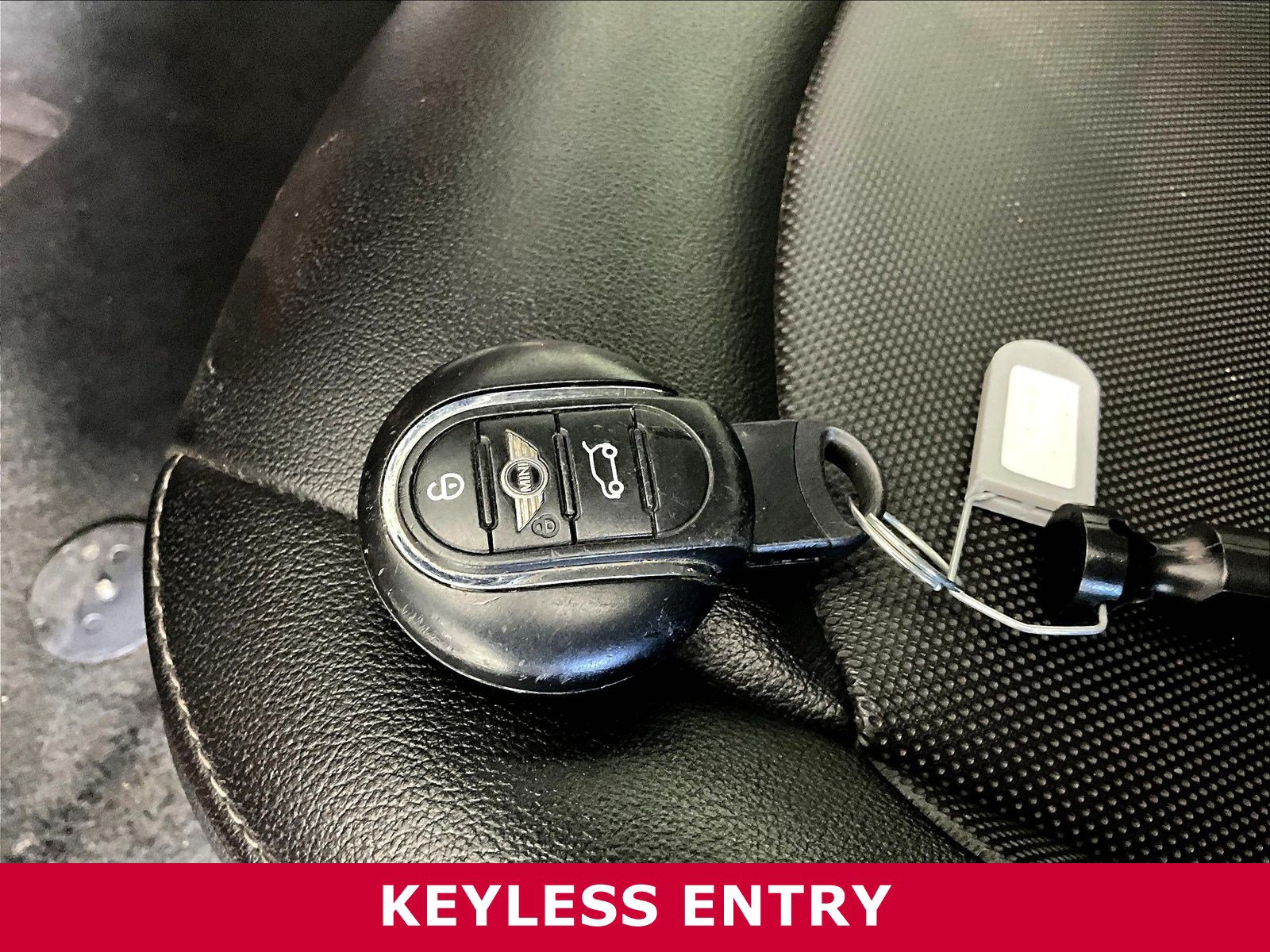 Used 2016 MINI Cooper 4-Door Hardtop FWD image 29