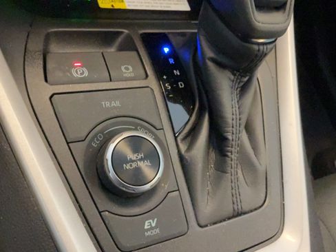 Certified 2025 Toyota RAV4 XLE AWD/4WD image 15