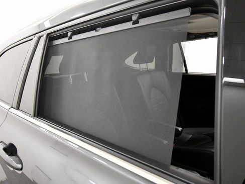 Used 2022 Toyota Highlander XLE image 10