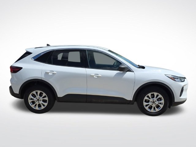 Used 2023 Ford Escape Active AWD/4WD image 2