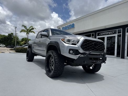 Used 2017 Toyota Tacoma TRD Sport w/ Tow Package RWD image 30