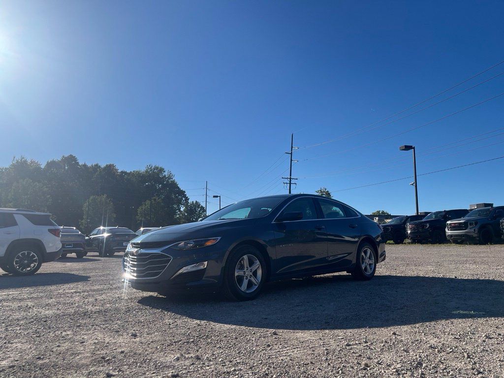 Used 2024 Chevrolet Malibu LS FWD image 2