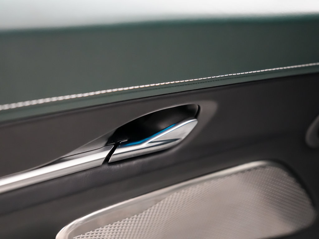 Used 2025 Aston Martin V8 Vantage Coupe RWD image 18