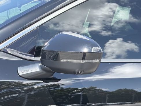 Used 2025 Nissan Kicks SR FWD image 13