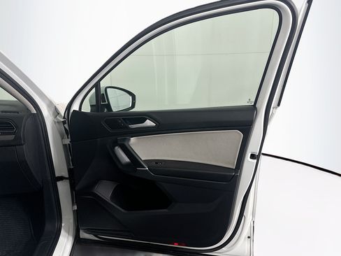 Used 2020 Volkswagen Tiguan SE w/ Panoramic Sunroof Package FWD image 32