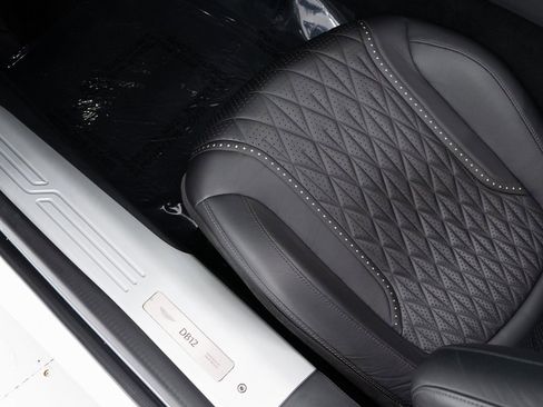 Used 2024 Aston Martin DB12 Convertible image 20