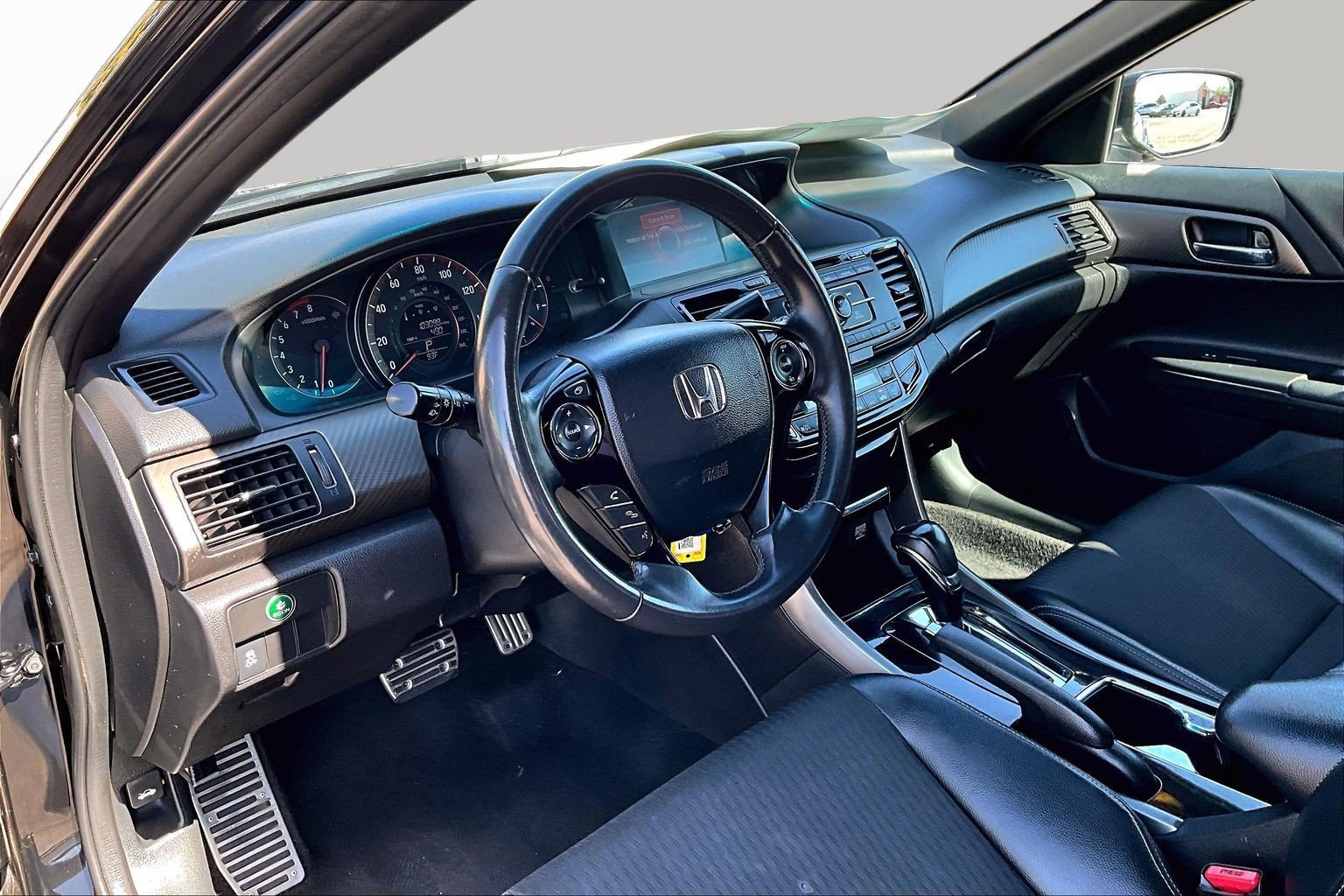Used 2017 Honda Accord Sport image 12