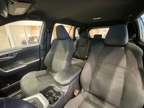 Used 2023 Toyota RAV4 SE image 14