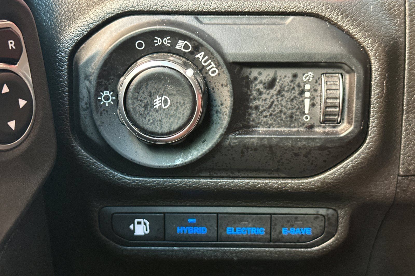 Used 2023 Jeep Wrangler Unlimited Rubicon 4xe AWD/4WD image 37