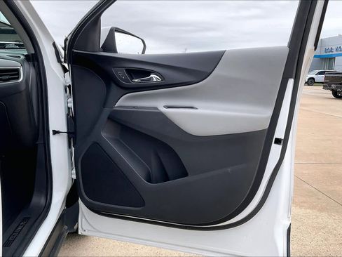 Used 2018 Chevrolet Equinox LT FWD image 22