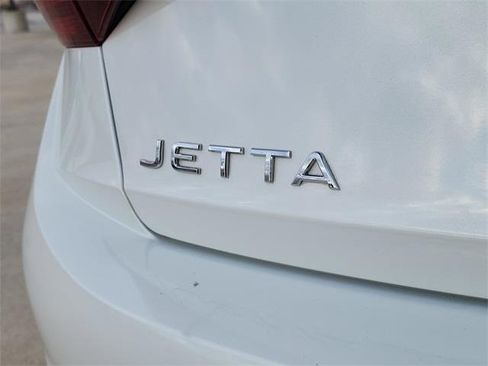 Certified 2023 Volkswagen Jetta SE image 5