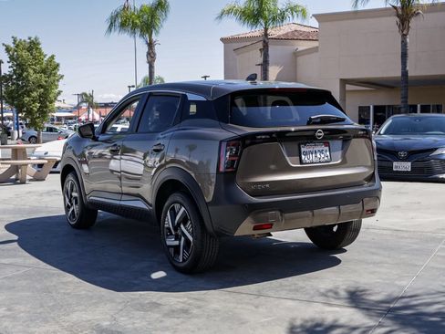 Used 2025 Nissan Kicks SV FWD image 6