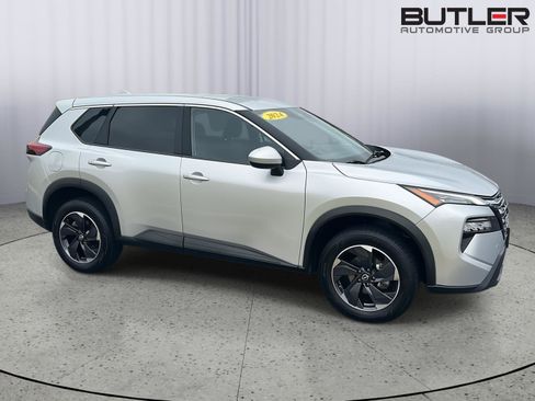 Used 2024 Nissan Rogue SV image 7