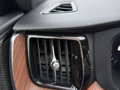 Used 2023 Volvo XC60 T8 Ultimate w/ Climate Package image 41