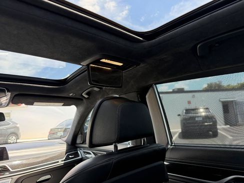 Used 2018 BMW 750i RWD image 19