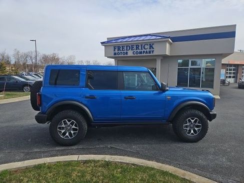 Used 2025 Ford Bronco Badlands image 3