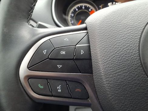 Used 2021 Jeep Cherokee Latitude Plus w/ Sun & Sound Group FWD image 27