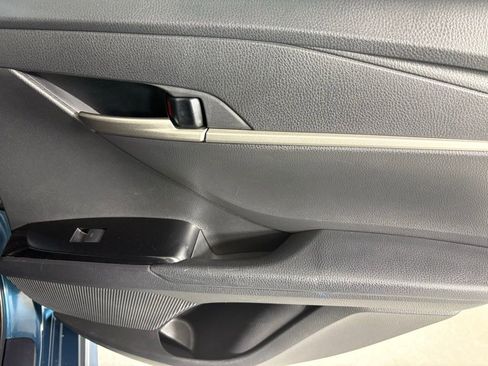 Used 2025 Toyota Camry SE image 18