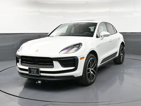 Certified 2023 Porsche Macan Turbo AWD/4WD image 6