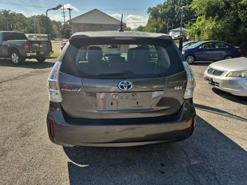 Used 2012 Toyota Prius V Five image 4