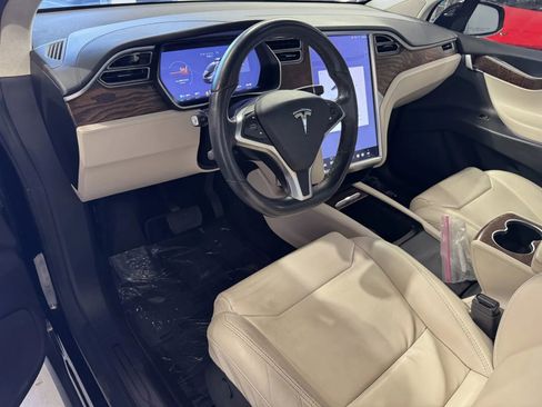 Used 2017 Tesla Model X image 10