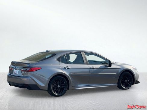 Certified 2025 Toyota Camry SE image 5
