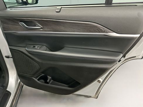 Used 2024 Jeep Grand Cherokee L Limited w/ Luxury Tech Group II image 34