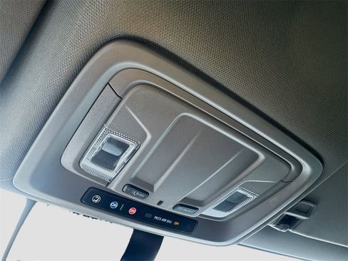 Used 2025 Chevrolet Silverado 1500 Custom image 17