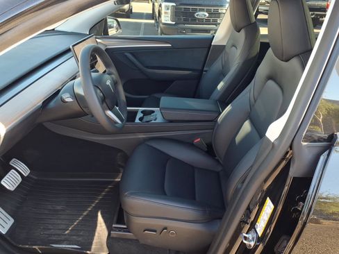 Used 2025 Tesla Model Y Performance image 13