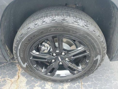 Used 2022 GMC Terrain AT4 image 8