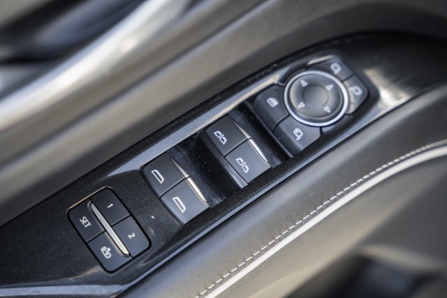 Used 2023 Cadillac Escalade Premium Luxury Platinum AWD/4WD image 44