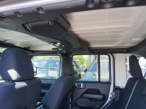 Used 2020 Jeep Wrangler Unlimited Sahara AWD/4WD image 10