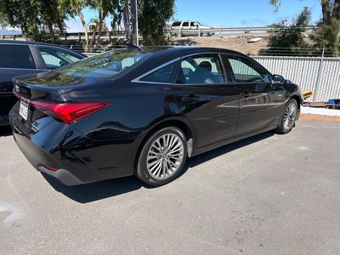 Used 2021 Toyota Avalon Limited w/ Advanced Safety Package FWD image 3