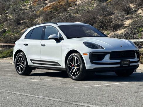Certified 2022 Porsche Macan S image 10
