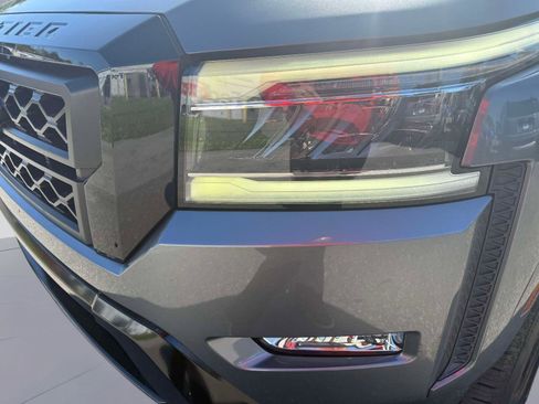 Used 2023 Nissan Frontier SV w/ Midnight Edition Package image 10