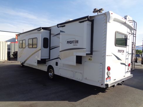 Used 2018 Ford E-450 and Econoline 450 Super Duty w/ Motorhome Prep Package image 14