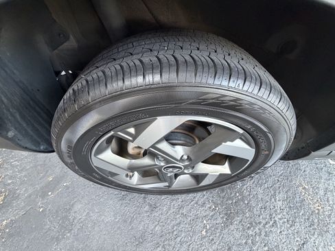 Used 2023 Hyundai Venue SEL w/ Cargo Package FWD image 18