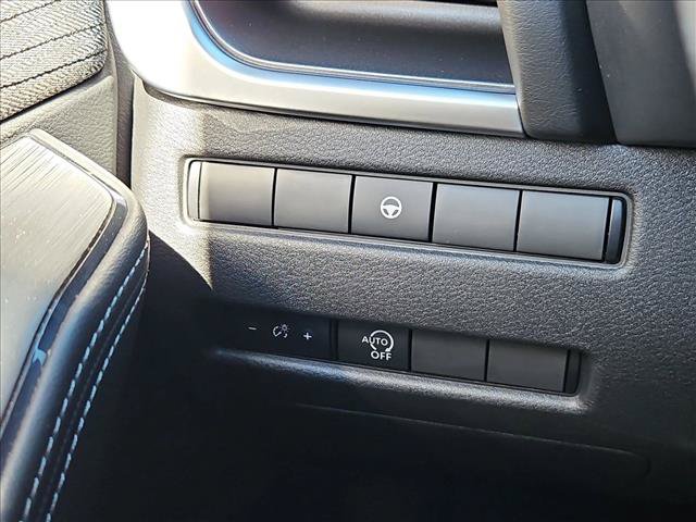 Used 2023 Nissan Rogue SV FWD image 16