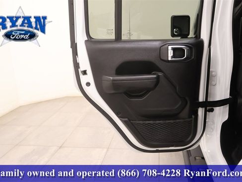 Used 2023 Jeep Gladiator Willys image 10