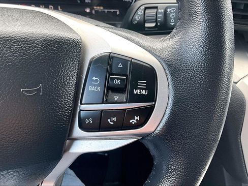 Used 2023 Ford Explorer XLT AWD/4WD image 17