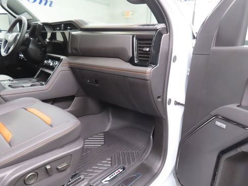 Used 2025 GMC Sierra 2500 AT4 w/ AT4 Premium Plus Package image 39