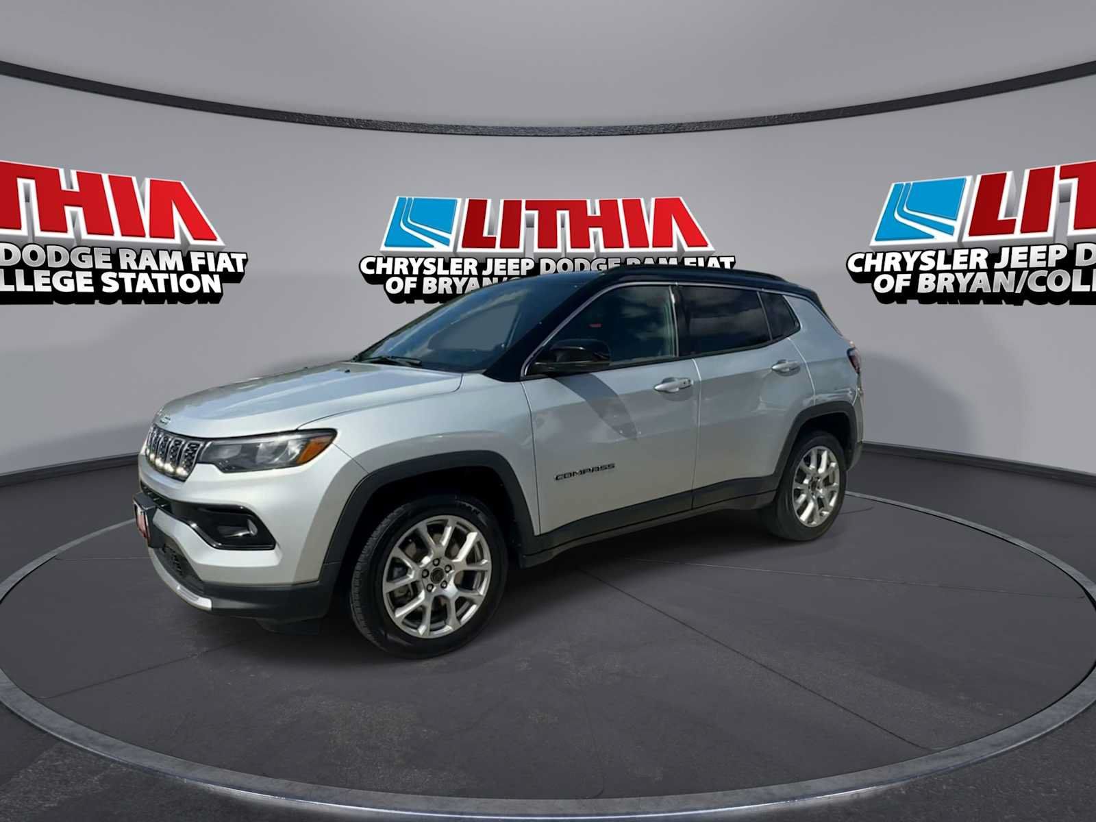 Used 2025 Jeep Compass Limited AWD/4WD image 4