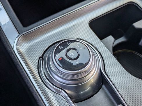 Used 2024 Ford Edge Titanium image 23