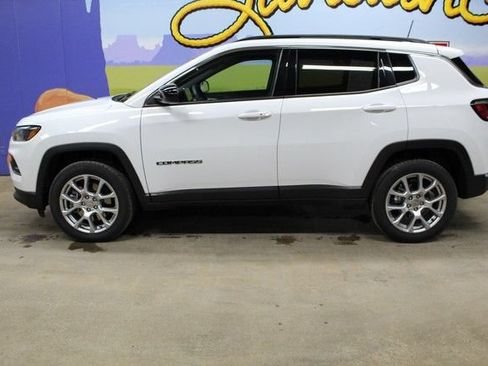 Used 2023 Jeep Compass Latitude AWD/4WD image 7