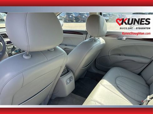 Used 2011 Buick Lucerne CXL image 35