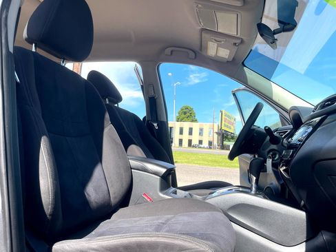 Used 2015 Nissan Rogue S image 18